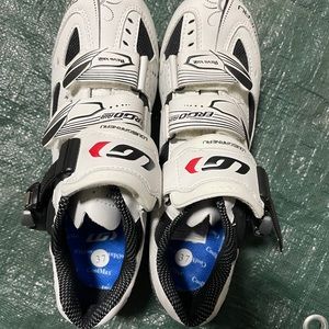 Brand new Garneau spin shoes size 6.5!!